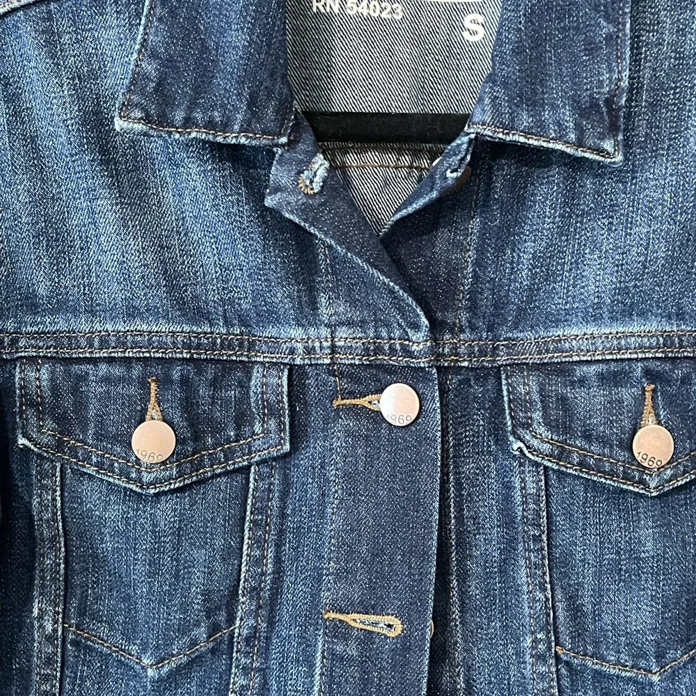 GAP 1969 Classic Denim Jacket dark wash, size S - Picture 2 of 8